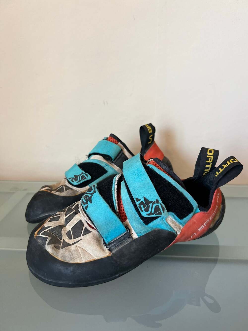 La Sportiva men's 10.5 EU 44 otaki rock gym climbing shoes bouldering s heel